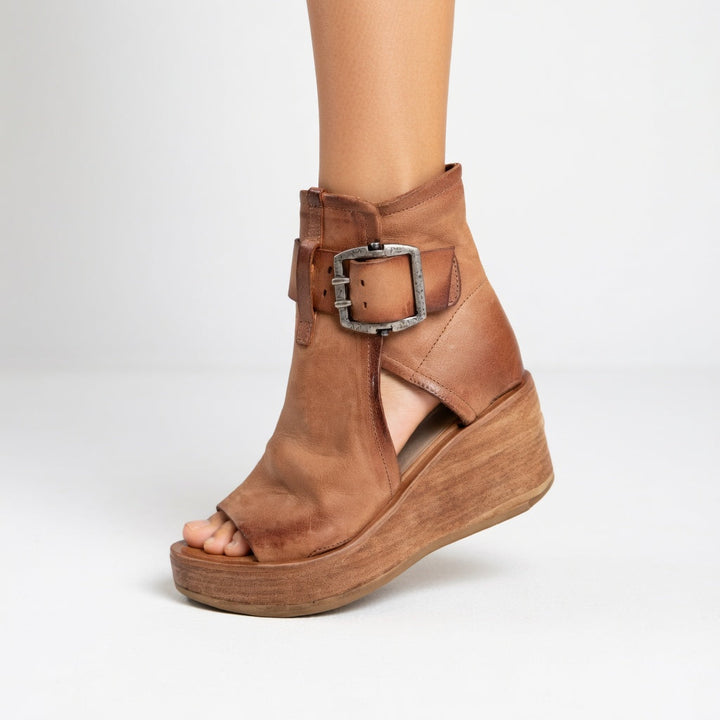 Scarlett | Bold Style. All-Day Comfort